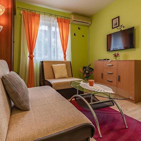Nice Apartment In Premantura With Wifi Kültér fotó